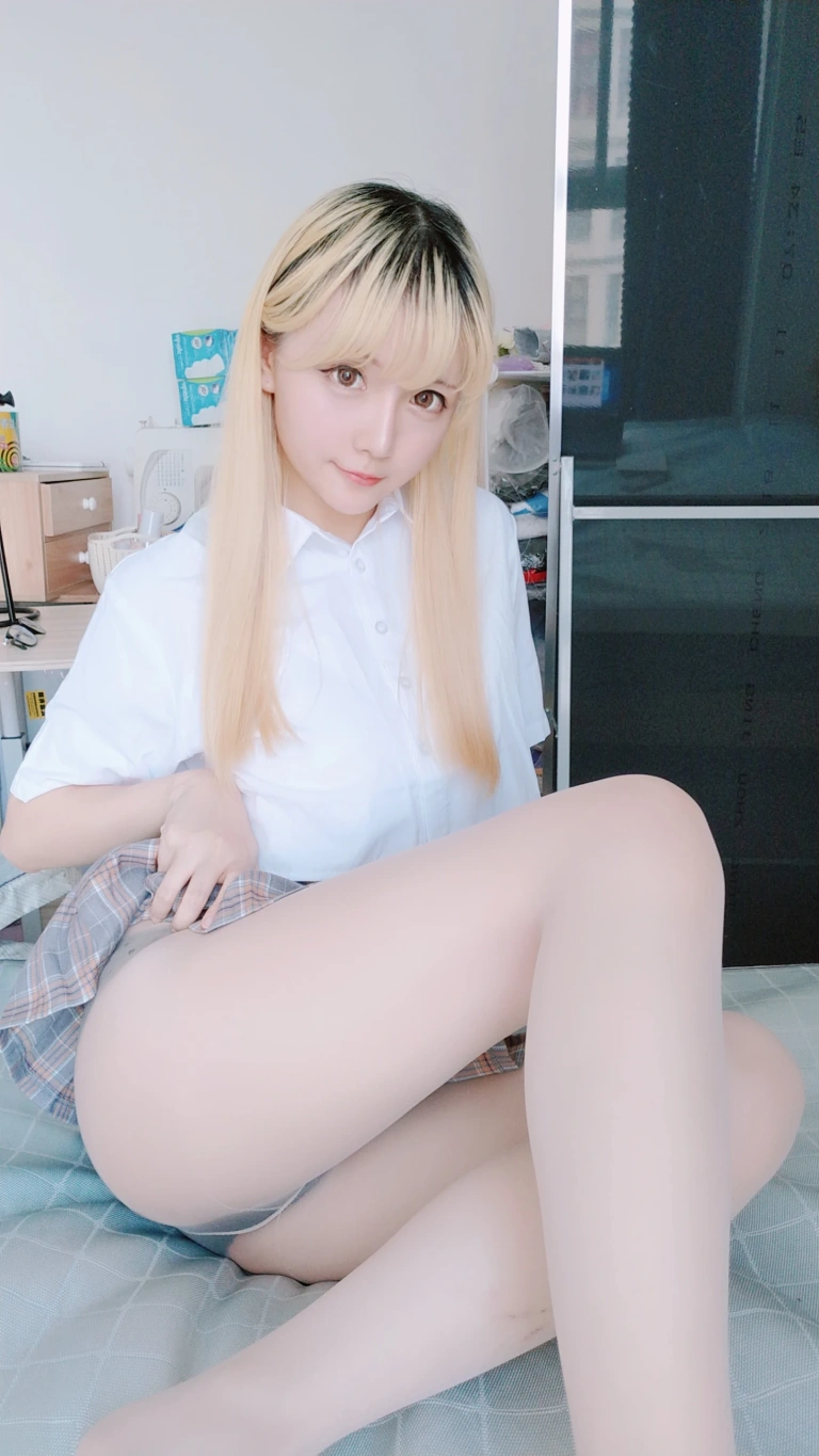 《定制 6-25 短制服裙》｜星之迟迟 · 66张写真、1 个视频