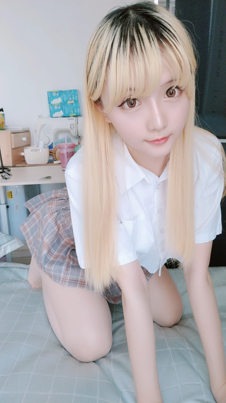 《定制 6-25 短制服裙》｜星之迟迟 · 66张写真、1 个视频