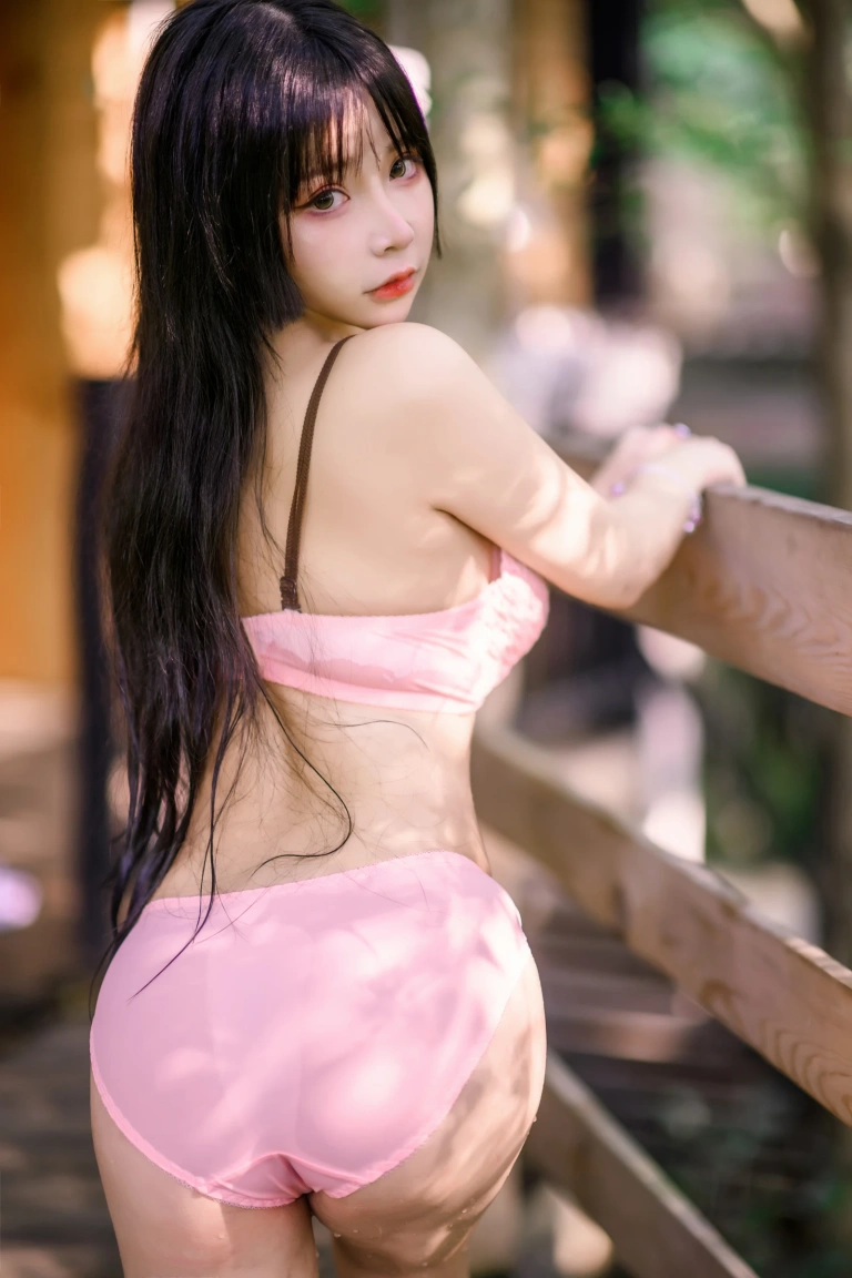 《室外性感套》｜抱走莫子 · 80张写真