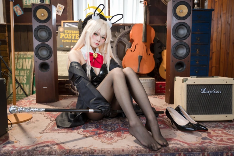 《蔚蓝档案 笑面教授兔女郎》｜九柒喵 · 36张写真