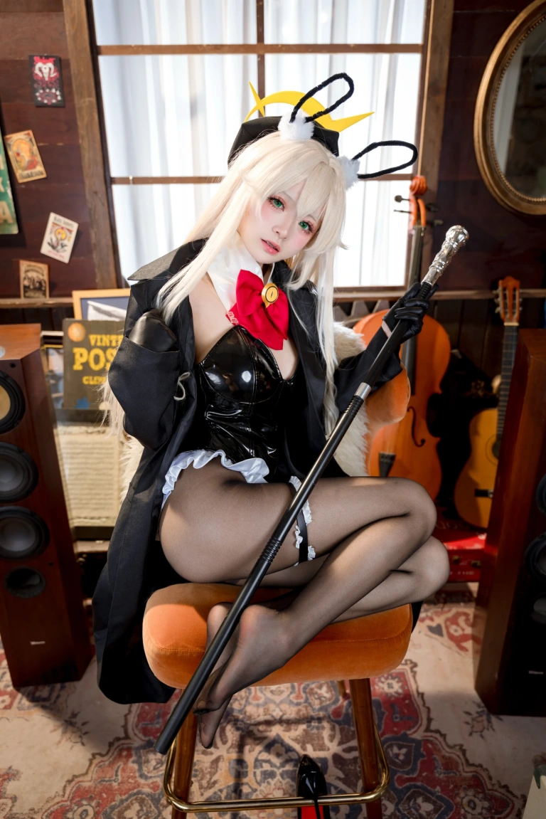 《蔚蓝档案 笑面教授兔女郎》｜九柒喵 · 36张写真
