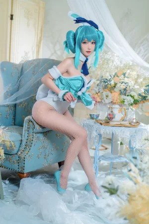 《白兔Miku》｜阿包也是兔娘 · 28张写真