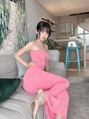 《浴室粉色激凸人妻》｜不呆猫 · 39张写真、1 个视频