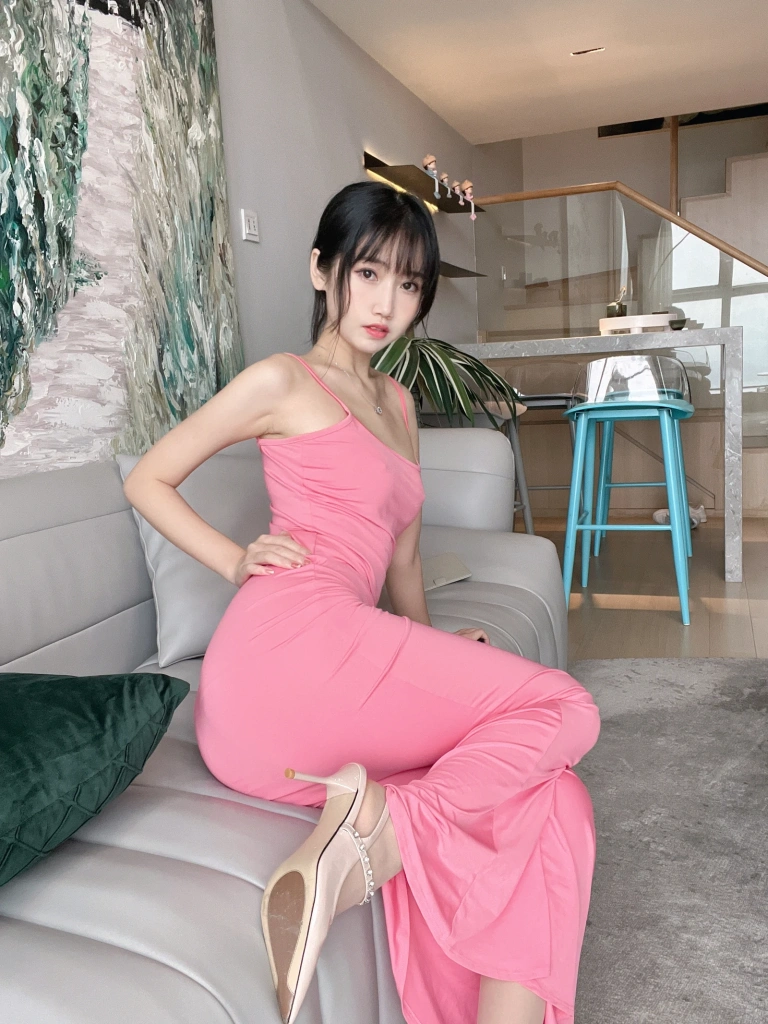 《浴室粉色激凸人妻》｜不呆猫 · 39张写真、1 个视频