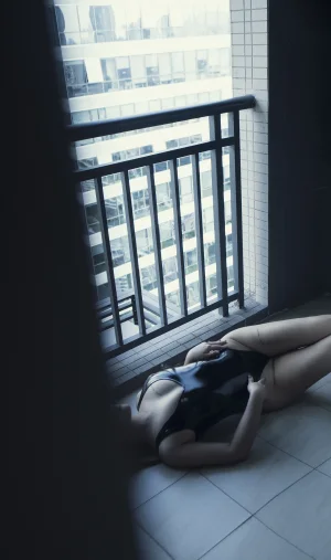 《连体衣》｜白烨 · 31张写真