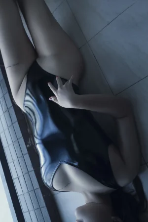 《连体衣》｜白烨 · 31张写真