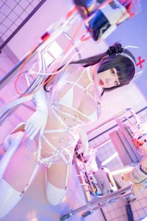 《透明护士》｜皮皮奶 · 34张写真