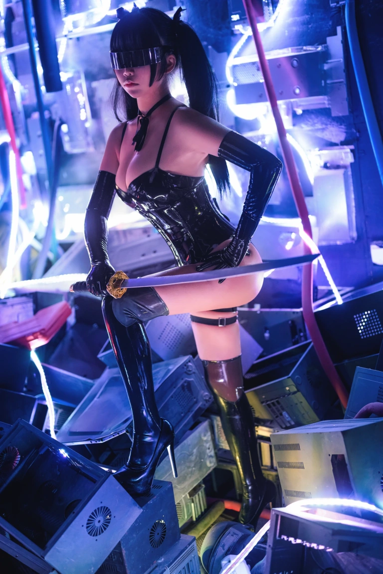 《限量发行胶衣》｜抱走莫子 · 43张写真