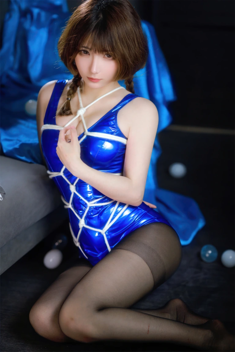 《深蓝捆绑》｜是三不是世 · 49张写真