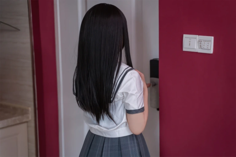 《下班后的OL2》｜虎森森 · 109张写真