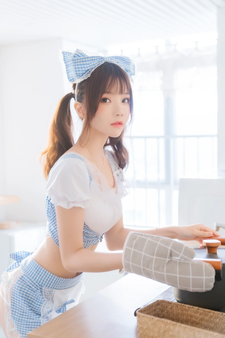 《小娇妻》｜桜桃喵 · 34张写真