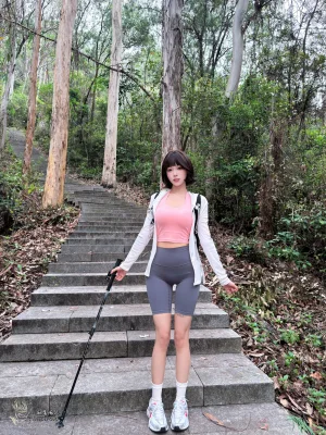 《女友的登山日记》｜麻薯好吃 · 114张写真、1 个视频