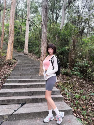 《女友的登山日记》｜麻薯好吃 · 114张写真、1 个视频