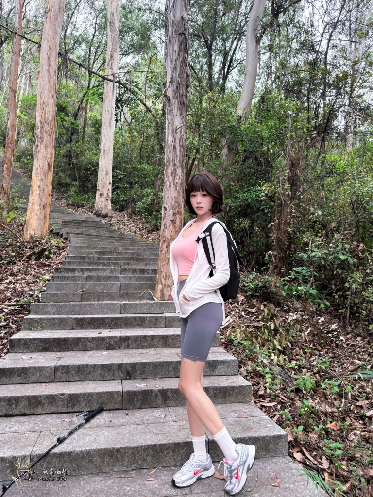 《女友的登山日记》｜麻薯好吃 · 114张写真、1 个视频