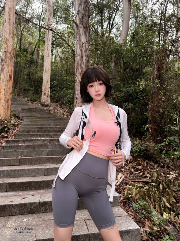 《女友的登山日记》｜麻薯好吃 · 114张写真、1 个视频