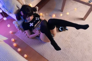 《偷玩游戏机的少女》｜是三不是世 · 48张写真