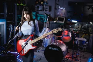 《吉他妹妹》｜抱走莫子 · 50张写真、1 个视频