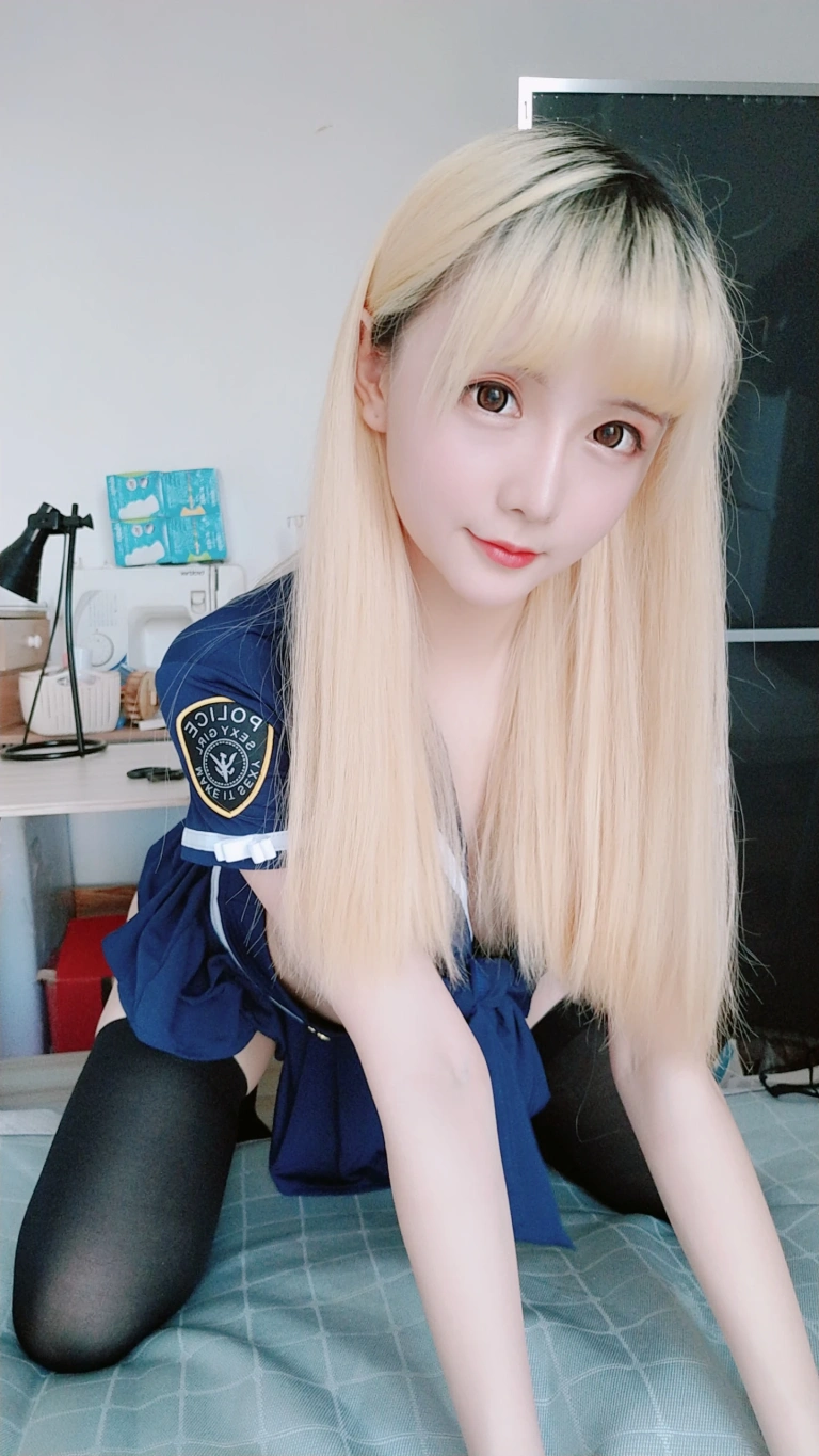 《定制 6-30 警察》｜星之迟迟 · 61张写真、2 个视频