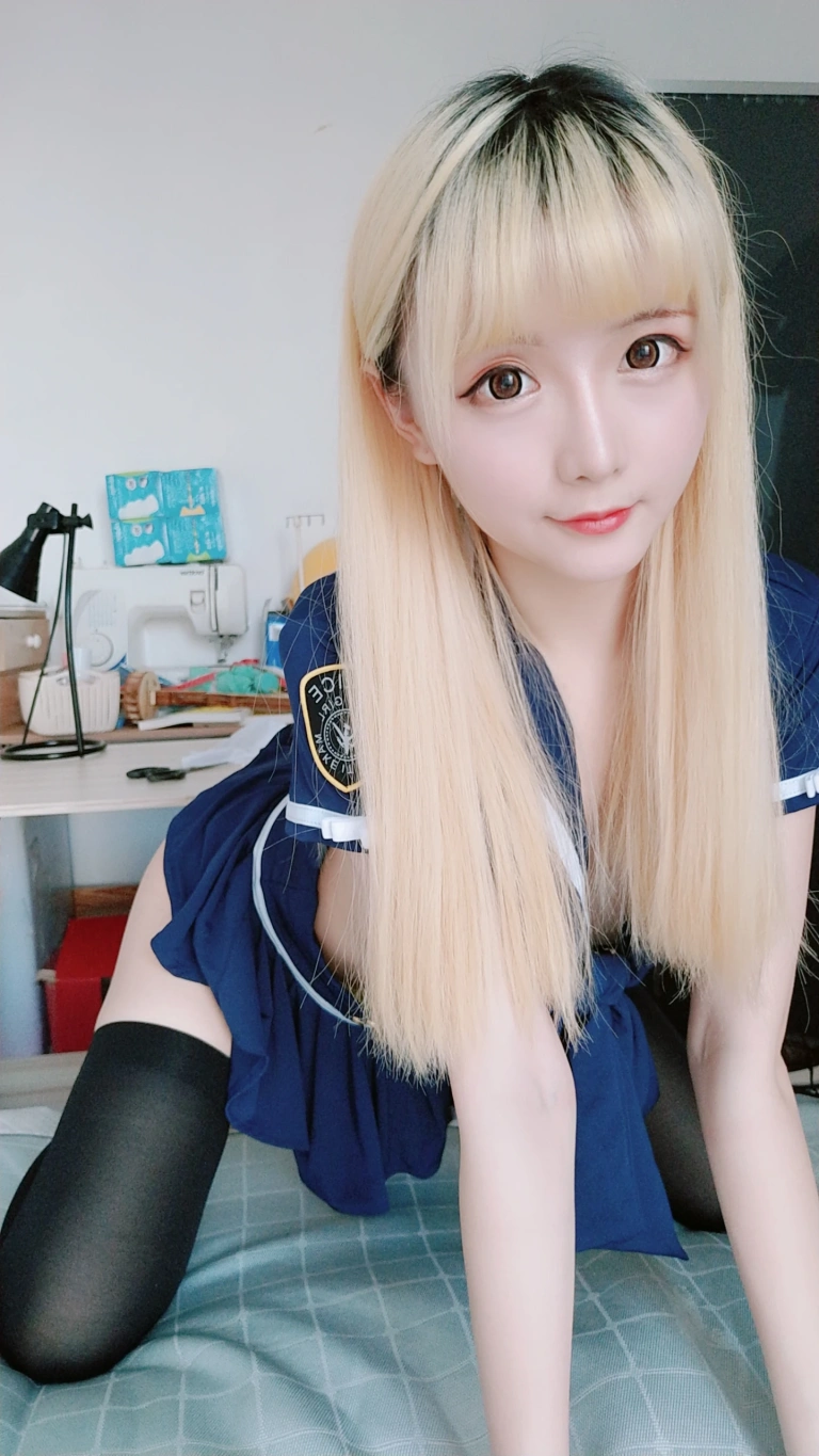 《定制 6-30 警察》｜星之迟迟 · 61张写真、2 个视频