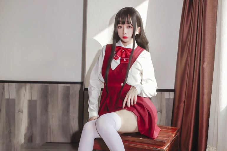 《JK少女红裙》｜日奈娇(椎名莜) · 28张写真