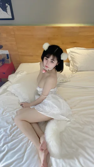 《少女心事》｜七月喵子 · 34张写真、3 个视频