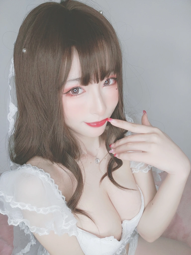 《花嫁自拍》｜清水由乃 · 44张写真、2 个视频