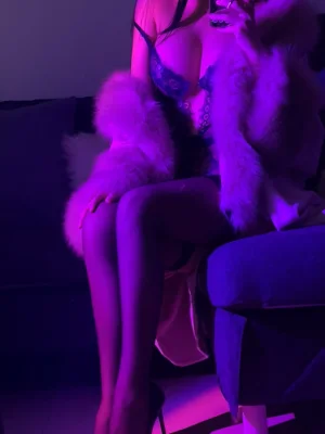 《夜色妖姬》｜白烨 · 76张写真、4 个视频