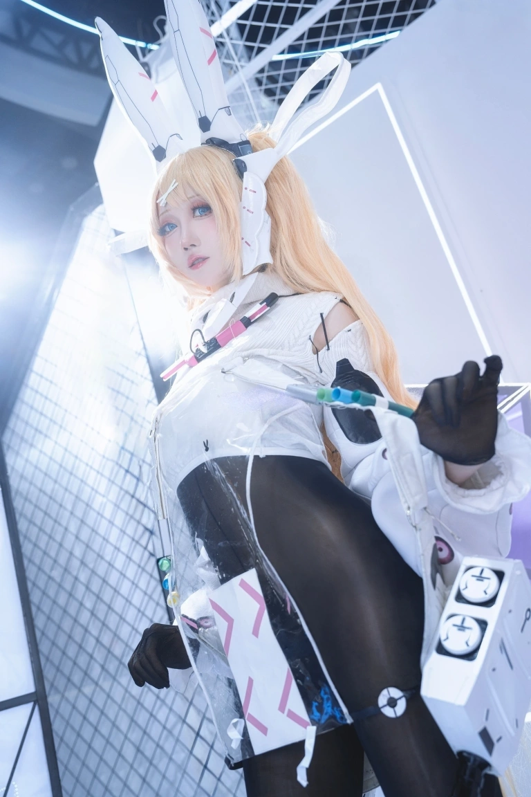 《交错战线 莉普斯》｜焖焖碳 · 18张写真
