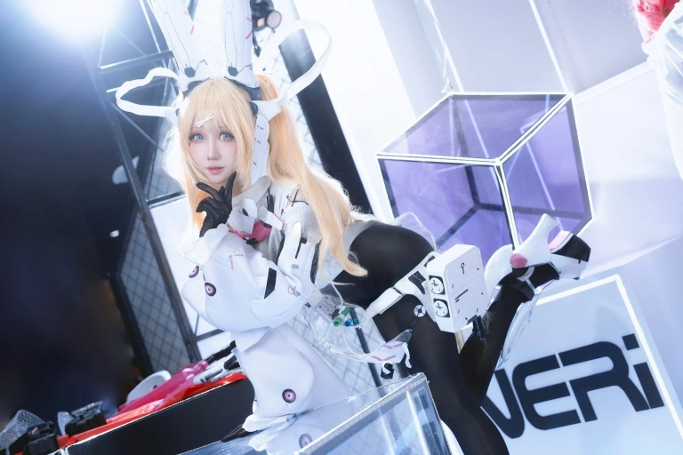 《交错战线 莉普斯》｜焖焖碳 · 18张写真