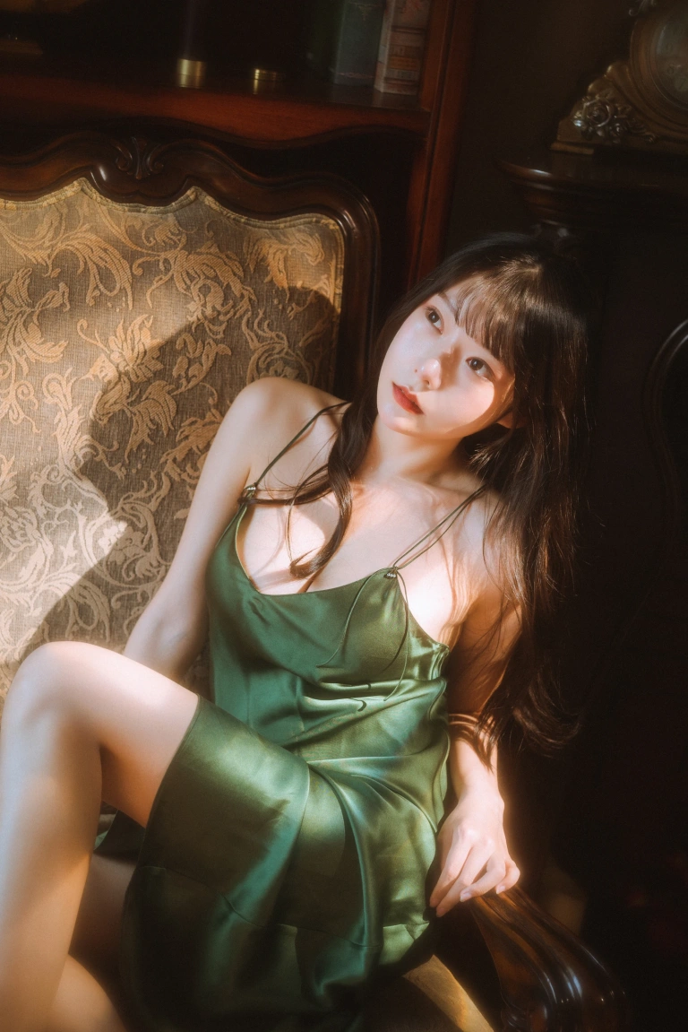 《杨枝甘露 绿色连衣裙》｜香草喵露露 · 45张写真、1 个视频
