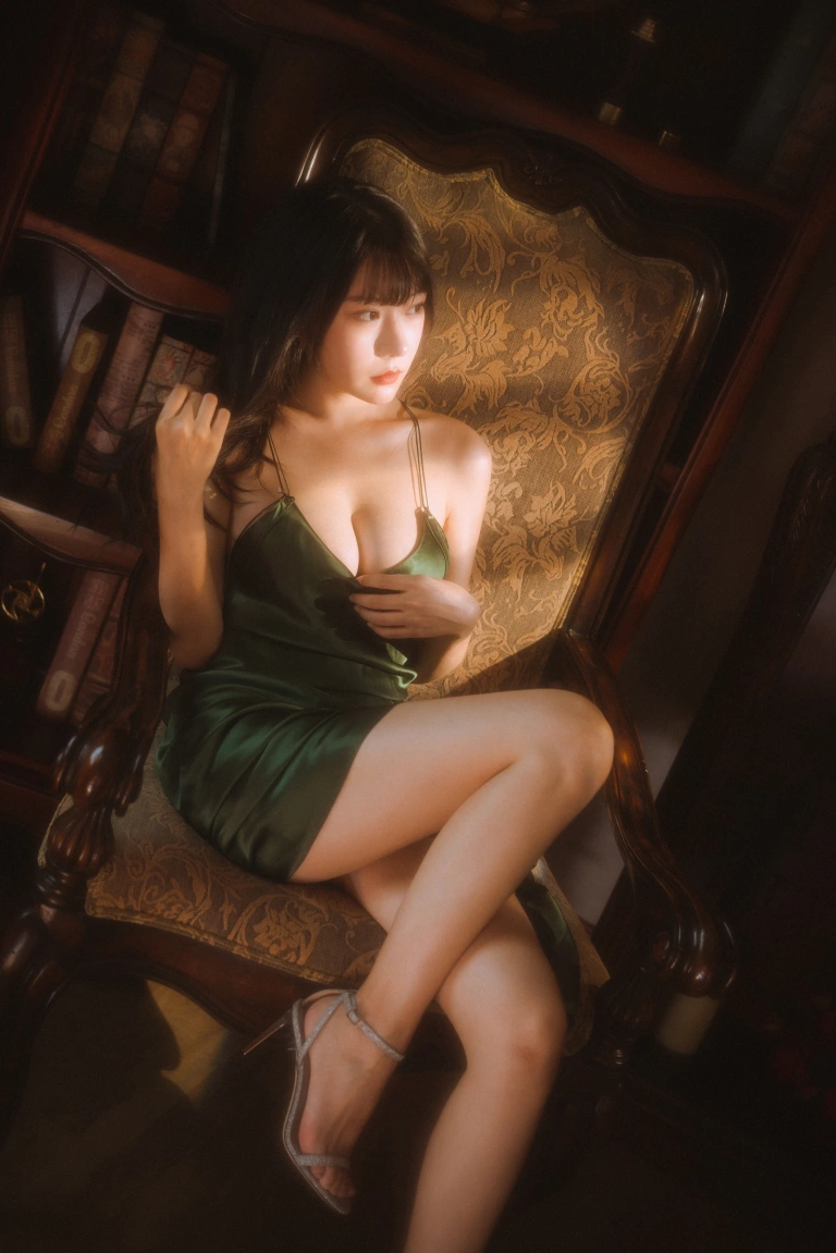 《杨枝甘露 绿色连衣裙》｜香草喵露露 · 45张写真、1 个视频