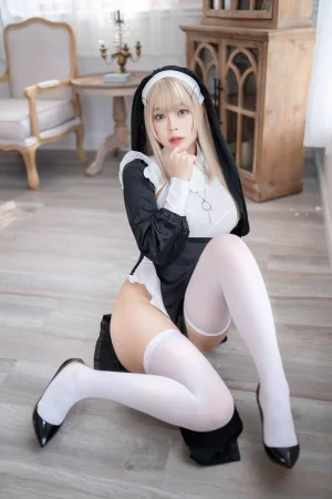 《肉欲修女》｜白烨 · 77张写真、5 个视频