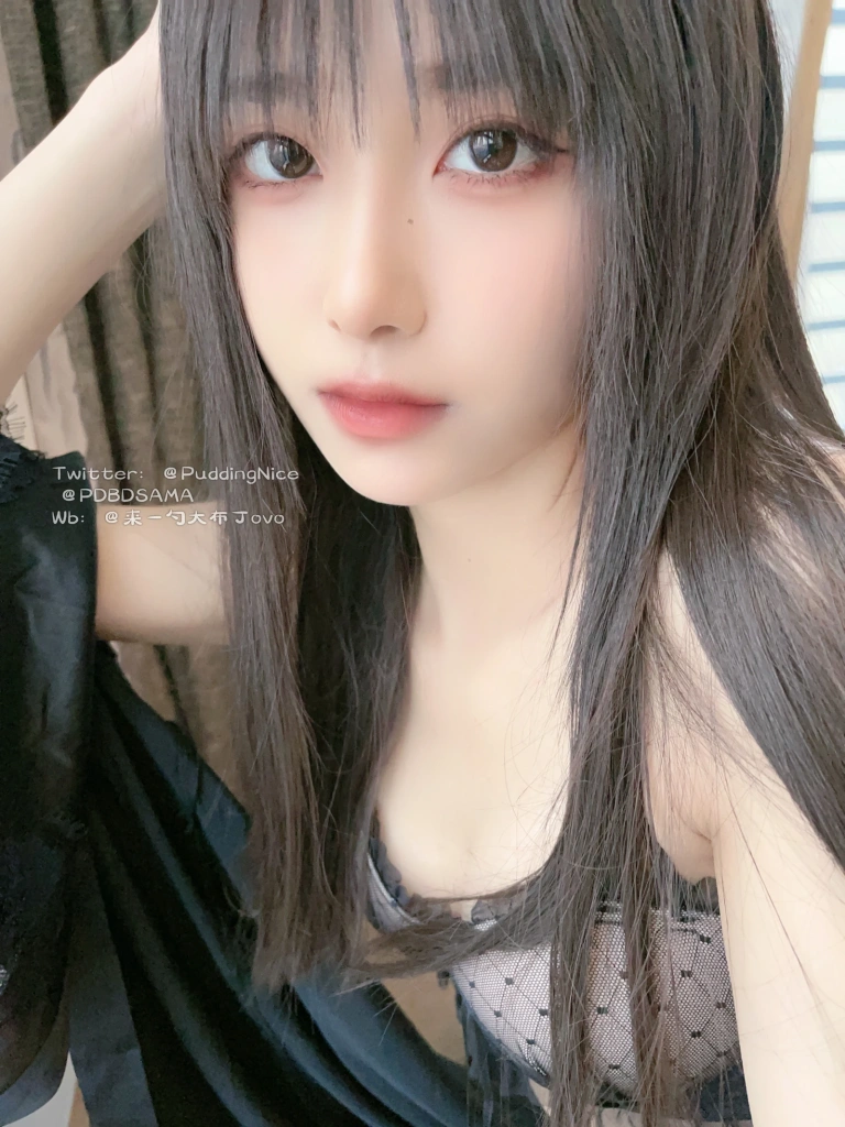 《黑丝蜜桃》｜布丁大法 · 15张写真