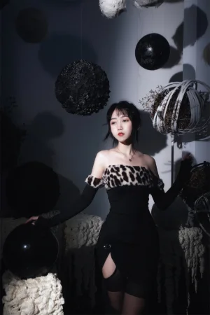 《豹纹黑长裙》｜不呆猫 · 16张写真