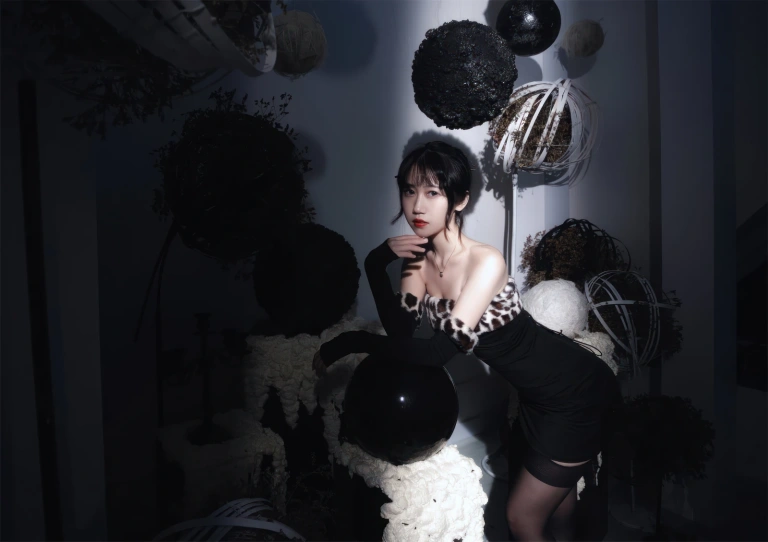 《豹纹黑长裙》｜不呆猫 · 16张写真