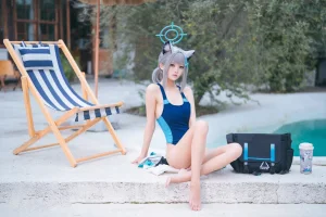 《蔚蓝档案 砂狼白子泳装》｜九柒喵 · 34张写真