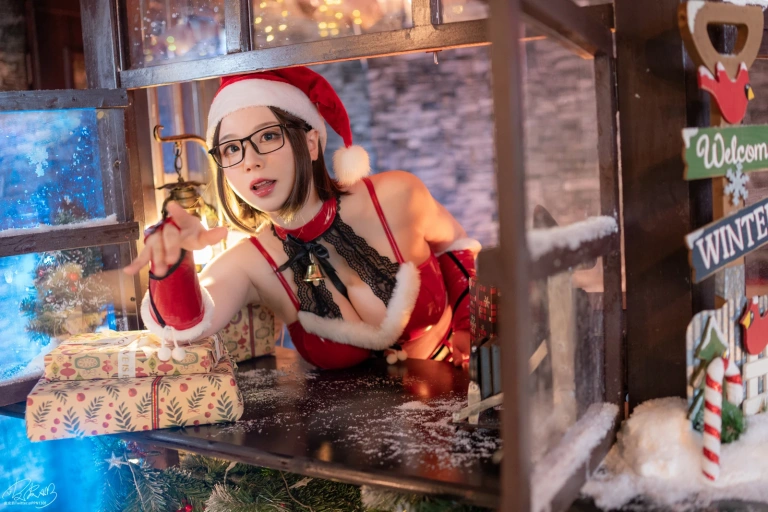 《圣诞痴女》｜皮皮奶 · 60张写真、1 个视频