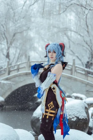 《雪景甘雨》｜虎森森 · 42张写真