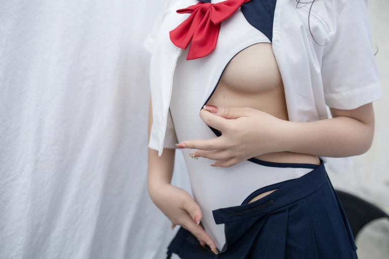 《魅惑狼姐姐 室外》｜白烨 · 63张写真、11 个视频