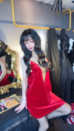 《红丝绒睡衣》｜阿包也是兔娘 · 18张写真