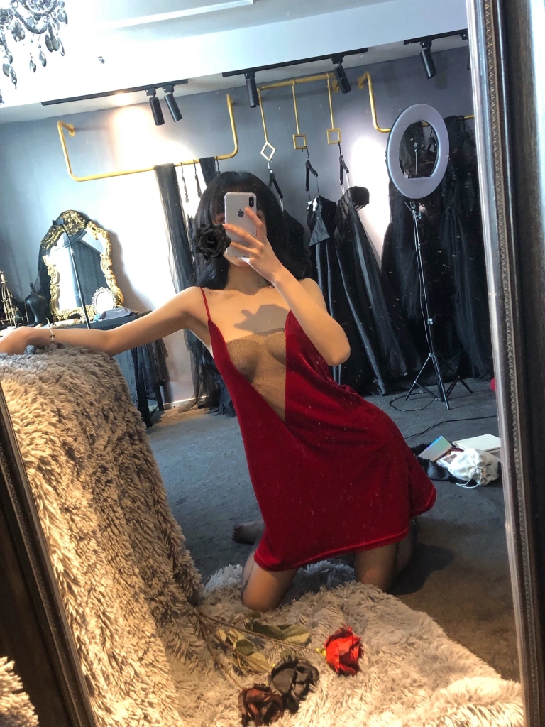 《红丝绒睡衣》｜阿包也是兔娘 · 18张写真