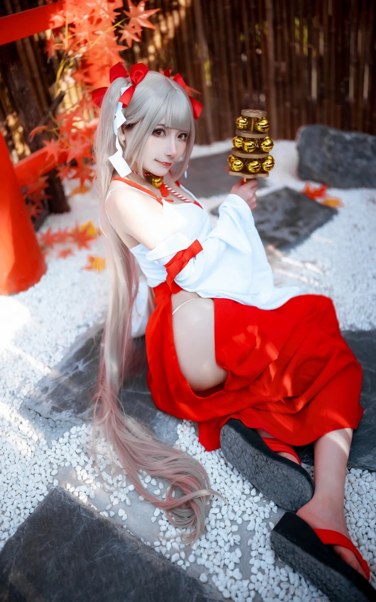 《碧蓝航线 可畏巫女》｜是三不是世 · 21张写真