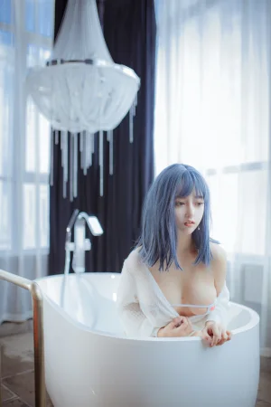 《浴缸》｜过期米线线喵 · 23张写真