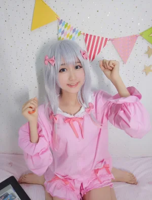 《白色背心》｜木棉棉 · 31张写真、1 个视频