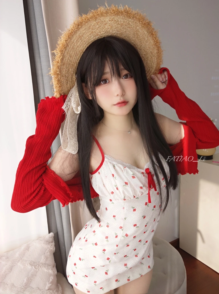 《春日少女》｜迷之呆梨 · 77张写真、3 个视频