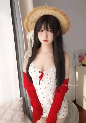 《春日少女》｜迷之呆梨 · 77张写真、3 个视频