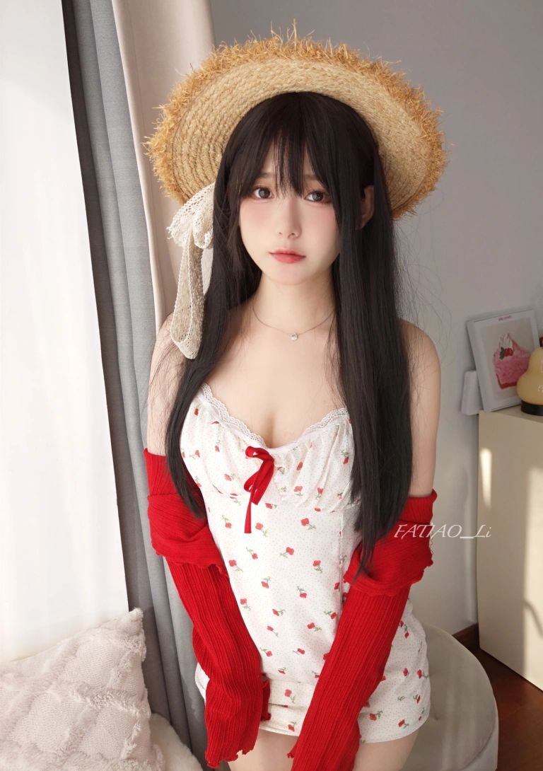 《春日少女》｜迷之呆梨 · 77张写真、3 个视频