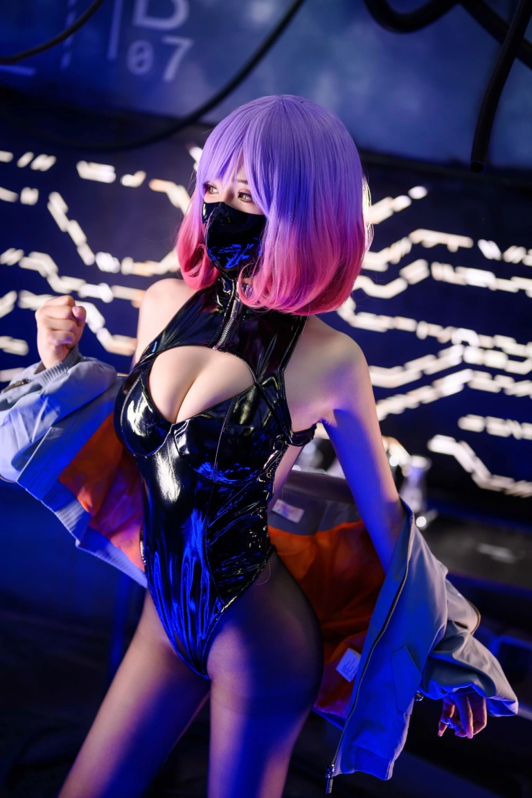 《LUNA》｜抱走莫子 · 50张写真、1 个视频