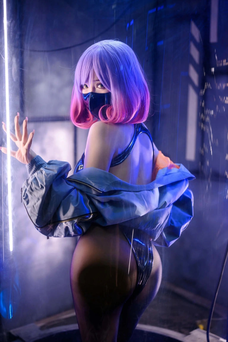 《LUNA》｜抱走莫子 · 50张写真、1 个视频