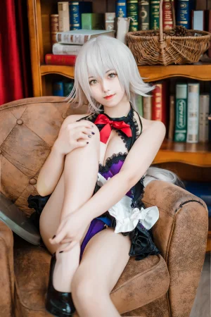 《贞德女仆》｜蜜汁猫裘 · 40张写真